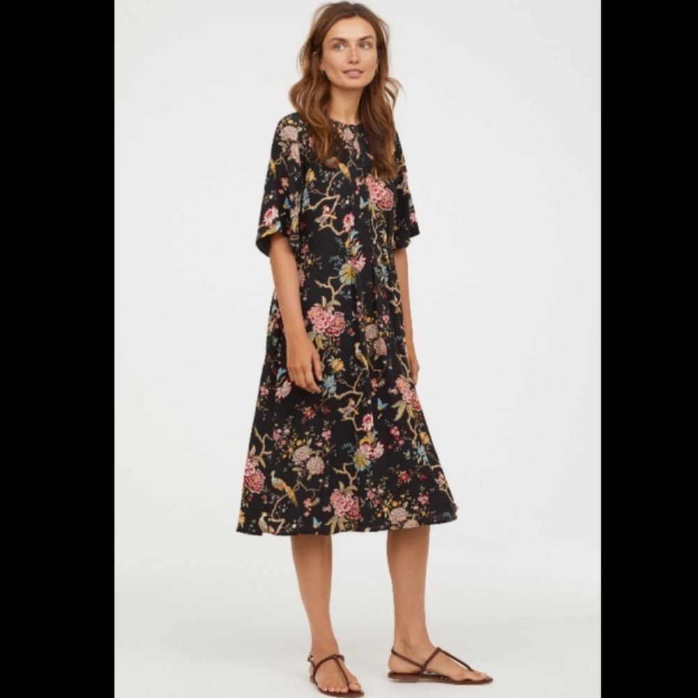 Simple Summer Dress in Warm colors Lightweight,Floral, Flowers, 2 pockets size 2